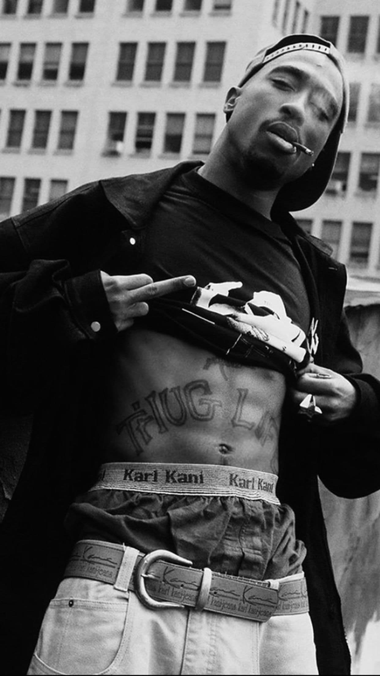 TUPAC SHAKUR THUG LIFE